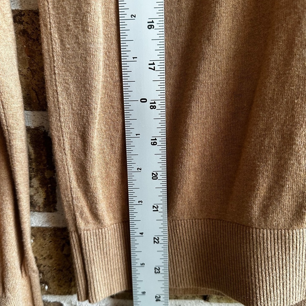 Banana Republic Women's V-Neck Sweater in Tan - Picture 4 of 7